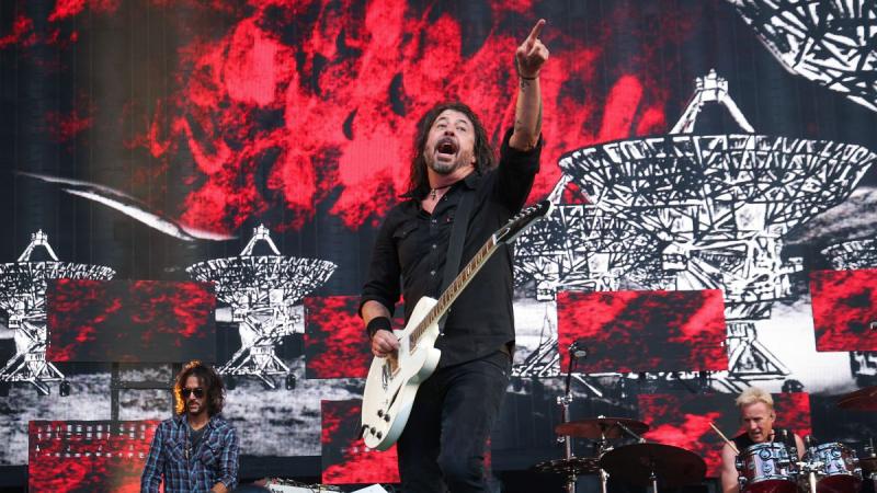 Mindenki meglepődött: így ünnepli a karácsonyt a Foo Fighters hírhedt frontembere, aki a házasságtörésével keltett feltűnést - Life