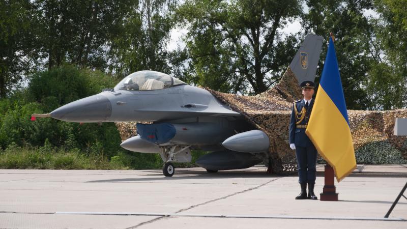 Egy különös esemény zajlott le: az ukrán légvédelem véletlenül lelőhette saját F-16-os vadászgépét.