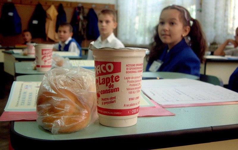 Idén Maros megye több mint 21 millió lejt szán a tej-kifli programra, amely célja, hogy támogassa a diákokat és biztosítsa számukra a tápláló reggelit az iskolákban.