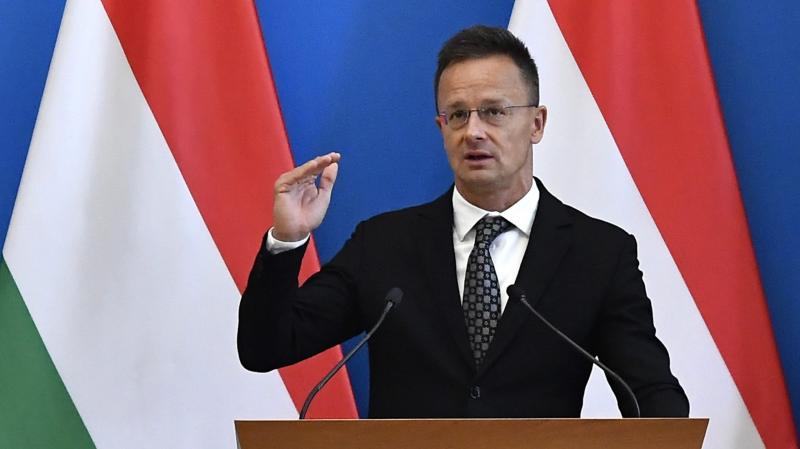 A kormány elsődleges célja továbbra is a munkahelyek teremtése és az adók csökkentése, jelentette ki Szijjártó Péter.