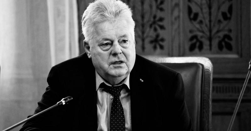 A magyar parlament gyászba borult, hiszen elhunyt Kreszta Traján.